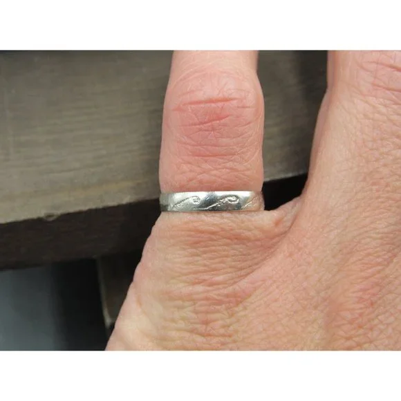 Size 4.75 Sterling Silver Petite Worn Ocean Waves Band Ring - Picture 1 of 6